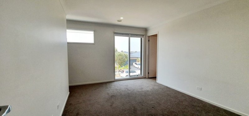 Photo - 51 Turion Drive, Mickleham VIC 3064 - Image 4