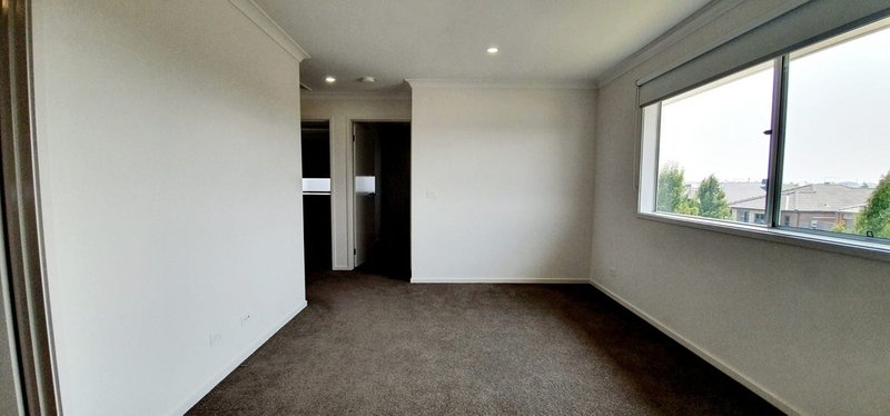 Photo - 51 Turion Drive, Mickleham VIC 3064 - Image 6