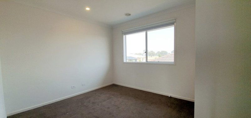 Photo - 51 Turion Drive, Mickleham VIC 3064 - Image 7