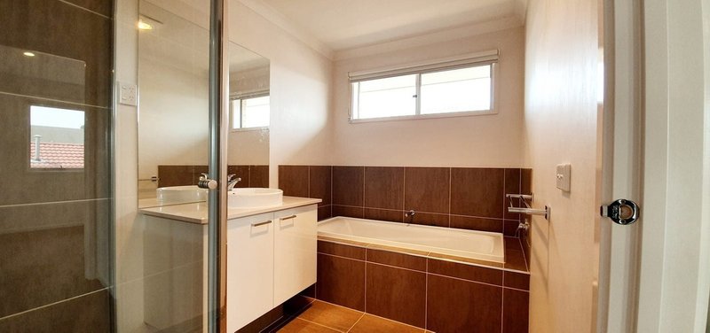 Photo - 51 Turion Drive, Mickleham VIC 3064 - Image 9