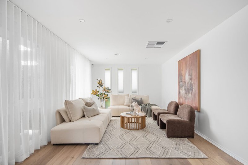 Photo - 51 Tyrone Street, Werribee VIC 3030 - Image 2