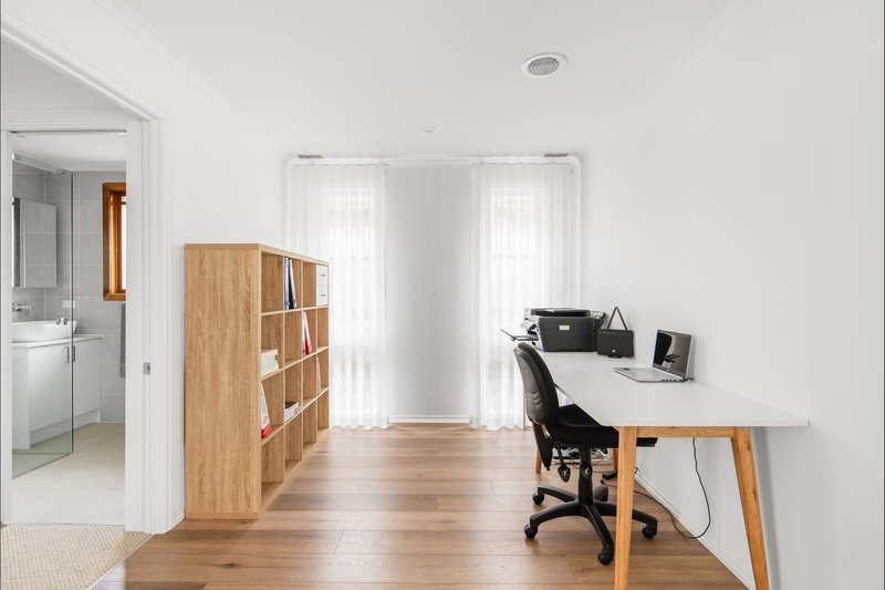 Photo - 51 Tyrone Street, Werribee VIC 3030 - Image 14