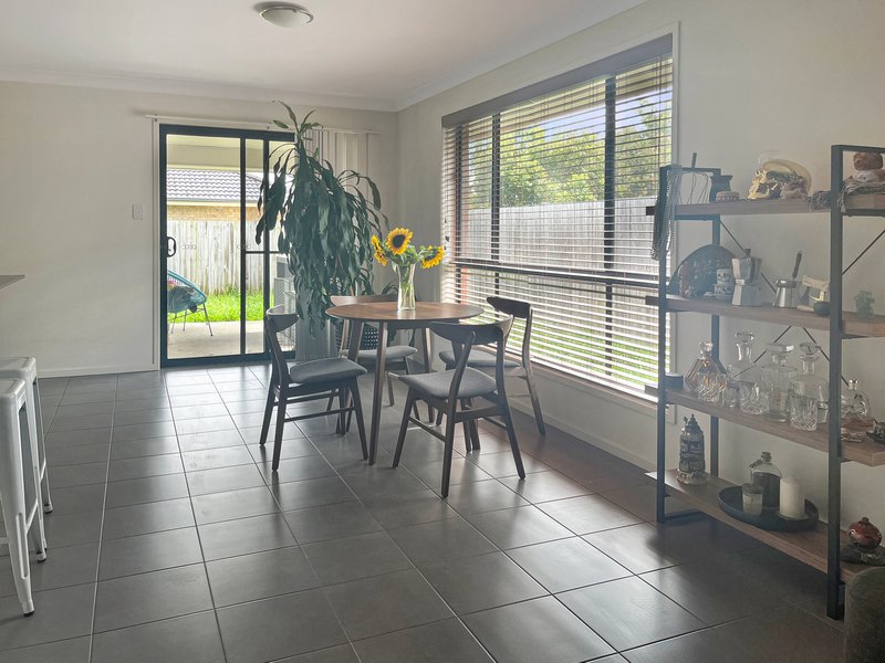 Photo - 51 Valentine Circuit, Augustine Heights QLD 4300 - Image 4