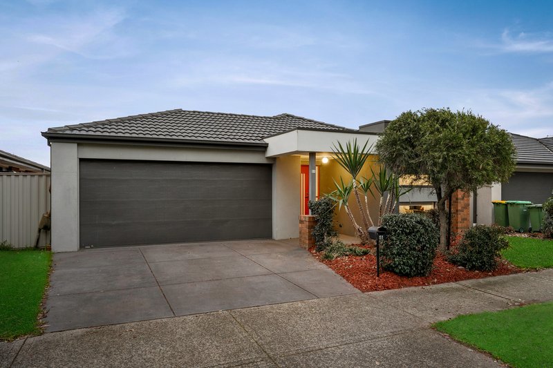 Photo - 51 Victory Drive, Pakenham VIC 3810 - Image 2