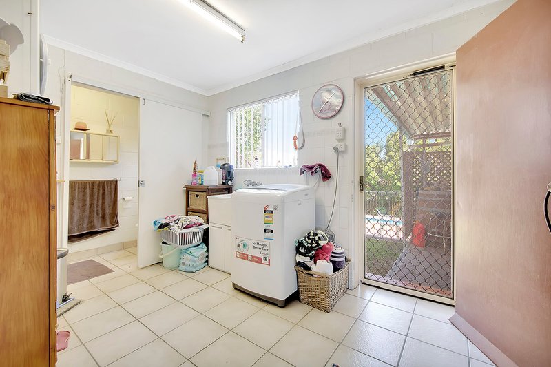 Photo - 51 Wilga Street, Kin Kora QLD 4680 - Image 11