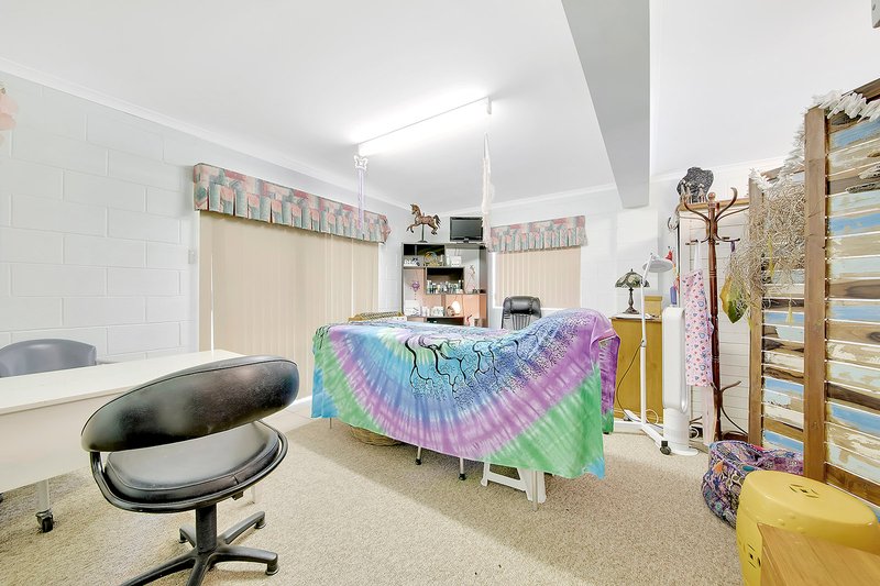 Photo - 51 Wilga Street, Kin Kora QLD 4680 - Image 12