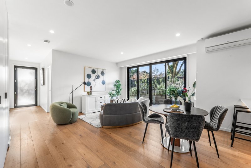 Photo - 5/1 Winton Street, Burwood VIC 3125 - Image 3