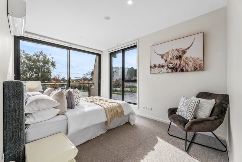 Photo - 5/1 Winton Street, Burwood VIC 3125 - Image 6