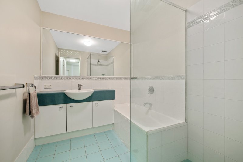 Photo - 5/10-12 Marina Walk, Alexandra Headland QLD 4572 - Image 10