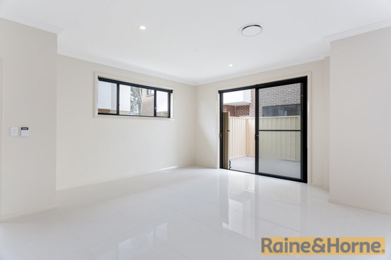 Photo - 5/10-12 Napier Street, Rooty Hill NSW 2766 - Image 4