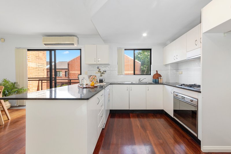 Photo - 5/10-16 Forbes Street, Hornsby NSW 2077 - Image 4