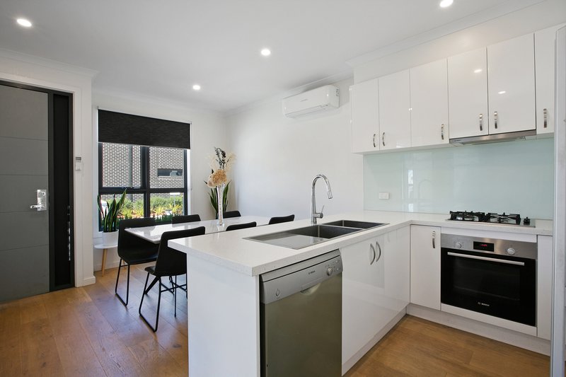 Photo - 5/10 Crevelli Street, Reservoir VIC 3073 - Image 4