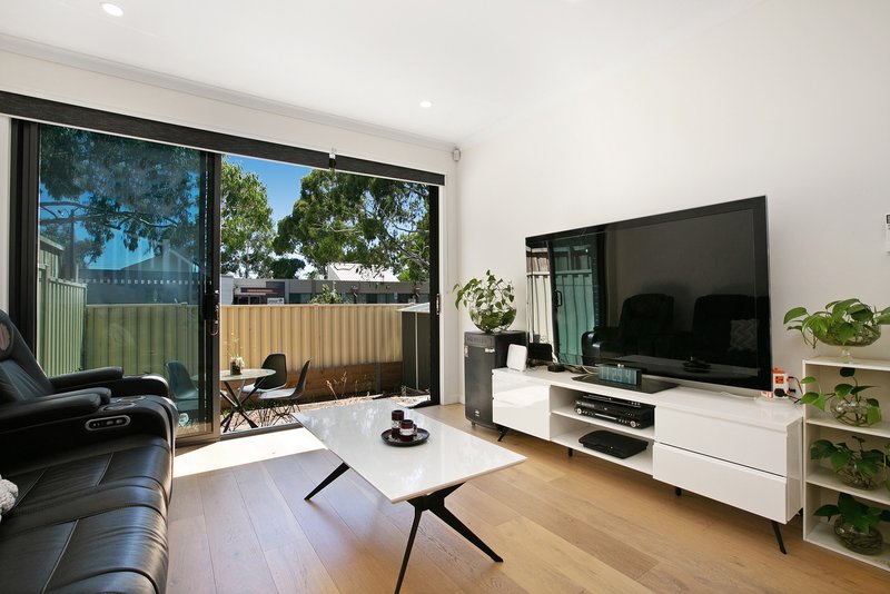 Photo - 5/10 Crevelli Street, Reservoir VIC 3073 - Image 6