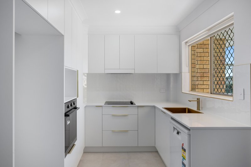 Photo - 5/10 Macaulay , Coorparoo QLD 4151 - Image 1