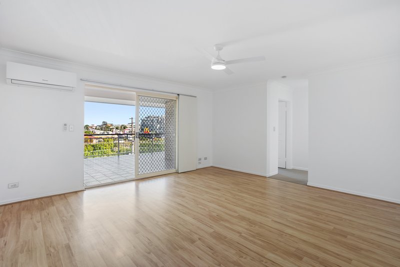 Photo - 5/10 Macaulay , Coorparoo QLD 4151 - Image 2