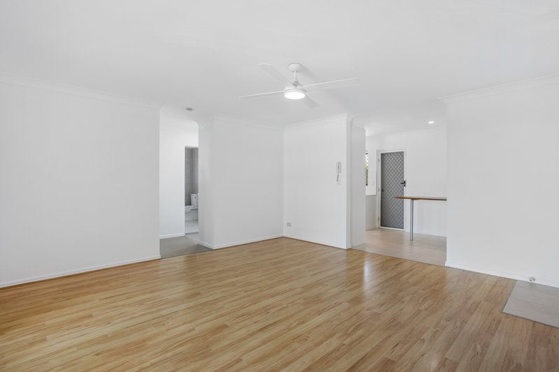 Photo - 5/10 Macaulay , Coorparoo QLD 4151 - Image 3