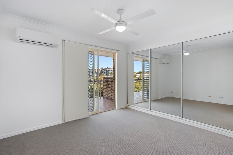 Photo - 5/10 Macaulay , Coorparoo QLD 4151 - Image 4