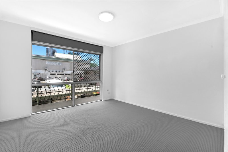 Photo - 5/10 Monaco Street, Surfers Paradise QLD 4217 - Image 4