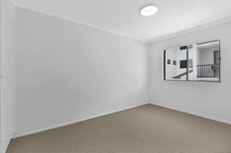 Photo - 5/10 Monaco Street, Surfers Paradise QLD 4217 - Image 5