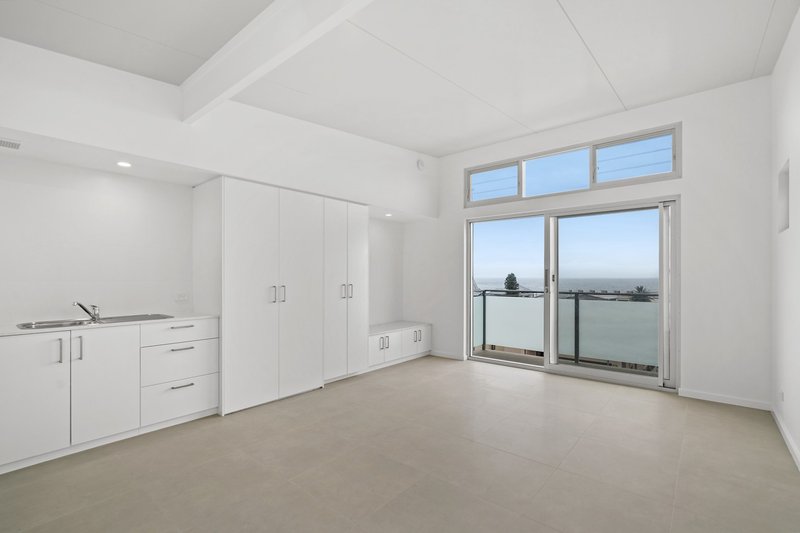 Photo - 5/100 Ocean View Drive, Wamberal NSW 2260 - Image 2