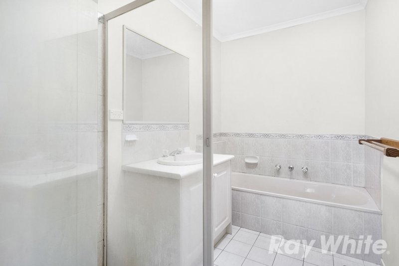 Photo - 5/101 Watsons Road, Glen Waverley VIC 3150 - Image 5