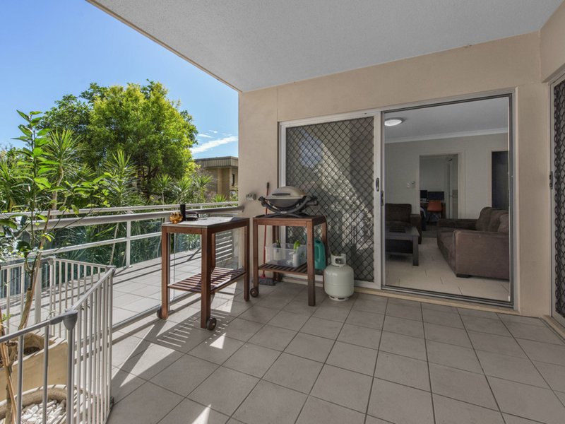 Photo - 5/102 Melton Road, Nundah QLD 4012 - Image 2