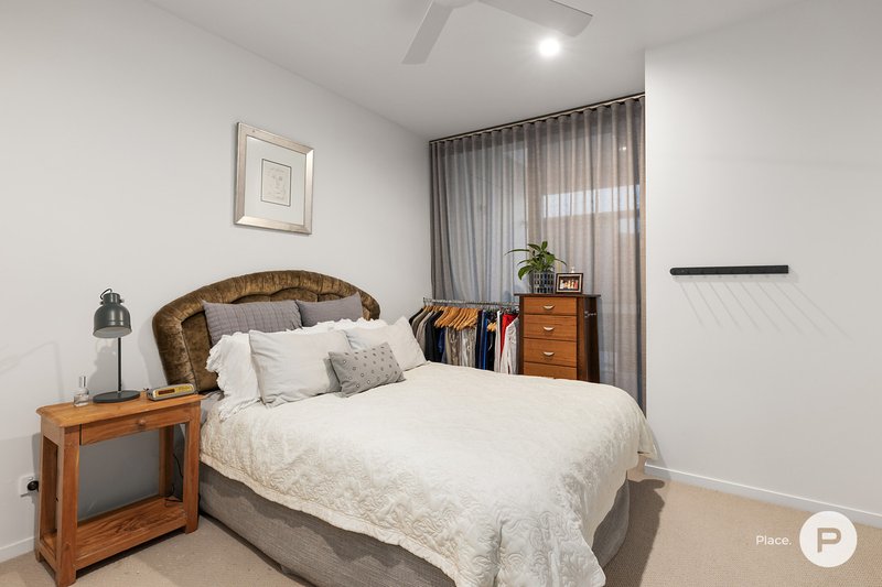 Photo - 5/102 Parkside Circuit, Hamilton QLD 4007 - Image 11