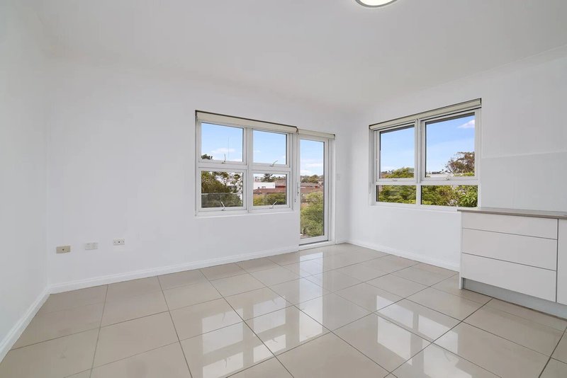 Photo - 5/104 Oaks Avenue, Dee Why NSW 2099 - Image 1