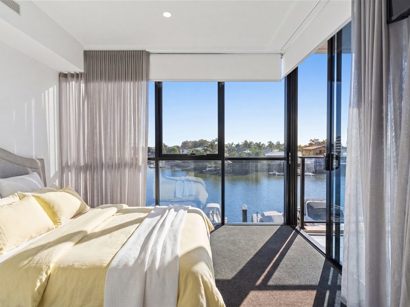 Photo - 5106/5 Harbour Side Court, Biggera Waters QLD 4216 - Image 2