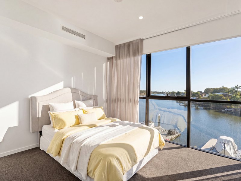 Photo - 5106/5 Harbour Side Court, Biggera Waters QLD 4216 - Image 3