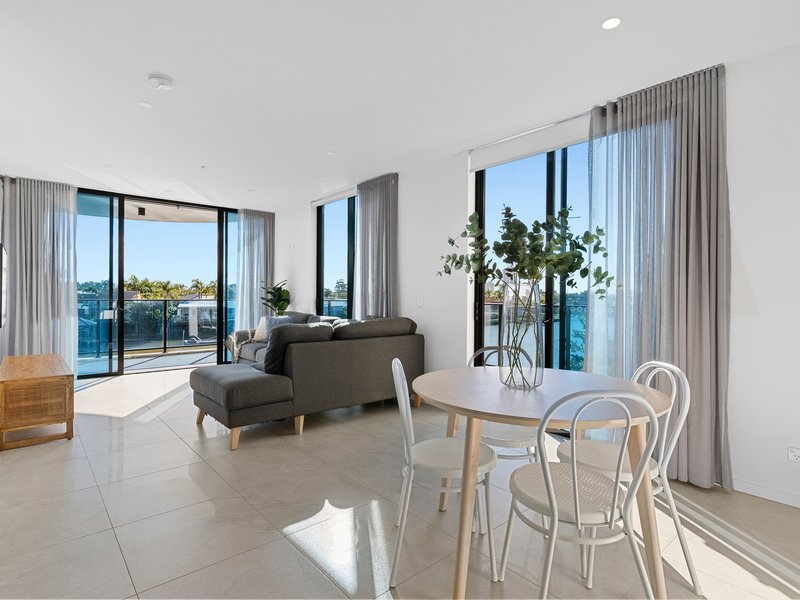 Photo - 5106/5 Harbour Side Court, Biggera Waters QLD 4216 - Image 8