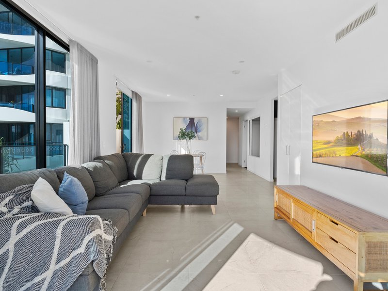 Photo - 5106/5 Harbour Side Court, Biggera Waters QLD 4216 - Image 10