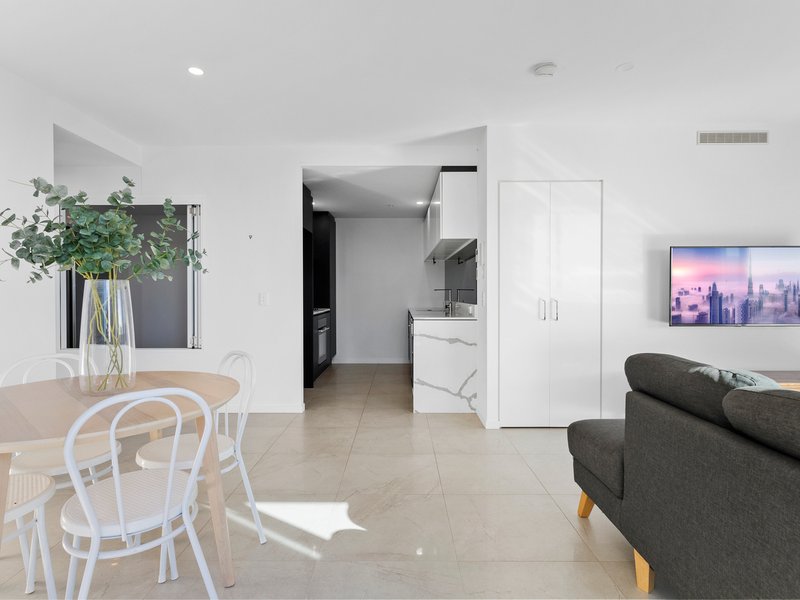 Photo - 5106/5 Harbour Side Court, Biggera Waters QLD 4216 - Image 5