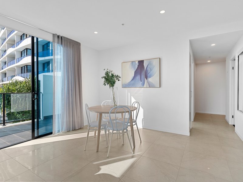 Photo - 5106/5 Harbour Side Court, Biggera Waters QLD 4216 - Image 6