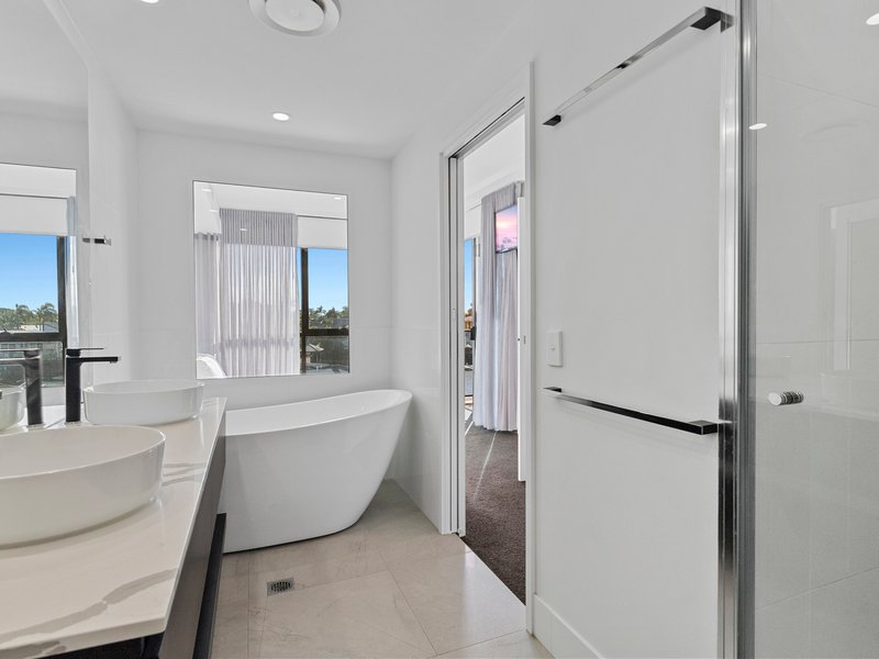 Photo - 5106/5 Harbour Side Court, Biggera Waters QLD 4216 - Image 8