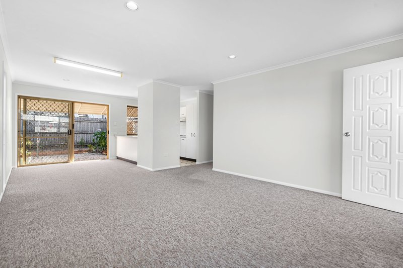 Photo - 5/11 Andrew Street, Wynnum QLD 4178 - Image 2