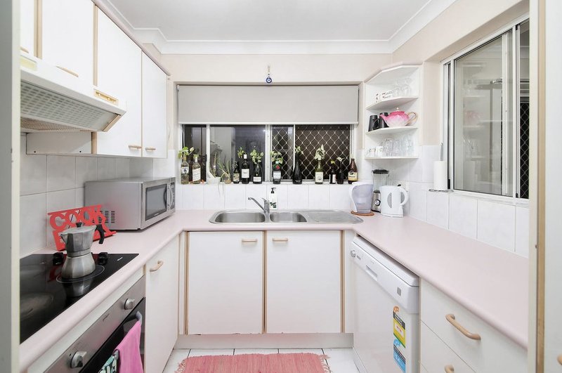 Photo - 5/11 Beatrice Street, Greenslopes QLD 4120 - Image 6