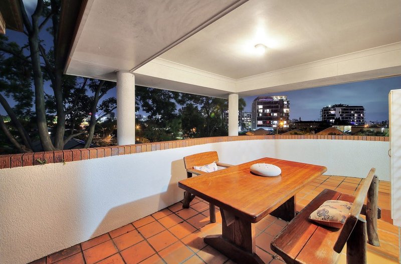 Photo - 5/11 Beatrice Street, Greenslopes QLD 4120 - Image 11
