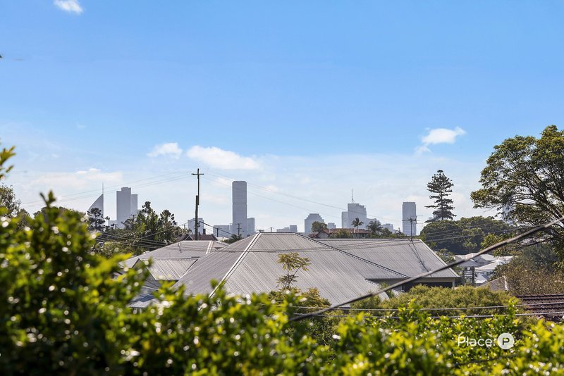 Photo - 511 Cavendish Road, Coorparoo QLD 4151 - Image 2