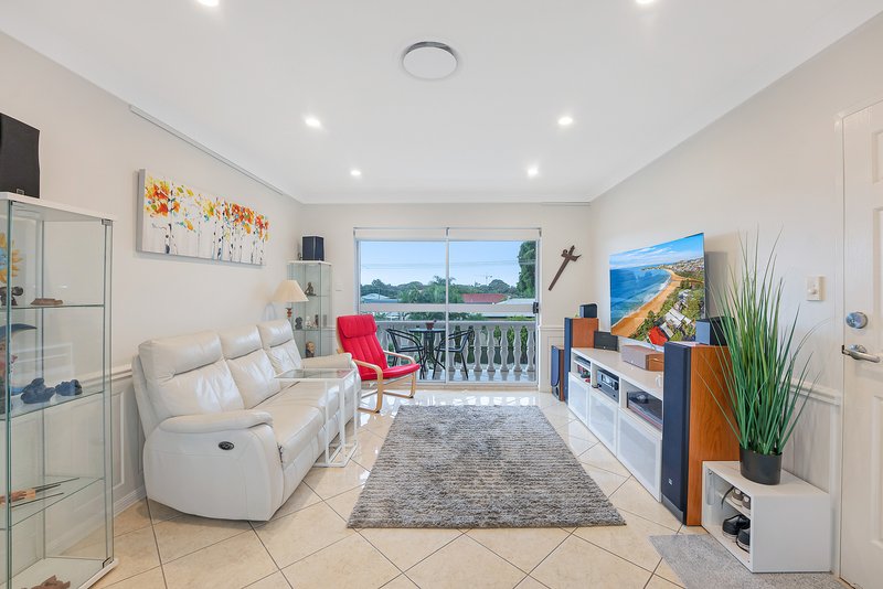 Photo - 5/11 Prince Edward Parade, Redcliffe QLD 4020 - Image 6