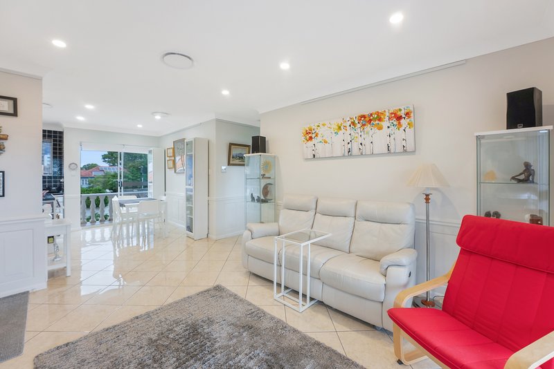 Photo - 5/11 Prince Edward Parade, Redcliffe QLD 4020 - Image 7