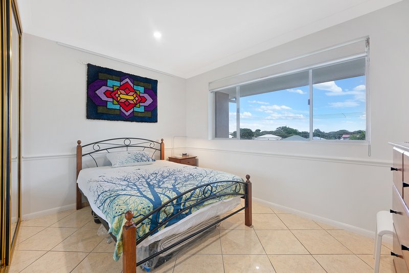 Photo - 5/11 Prince Edward Parade, Redcliffe QLD 4020 - Image 8