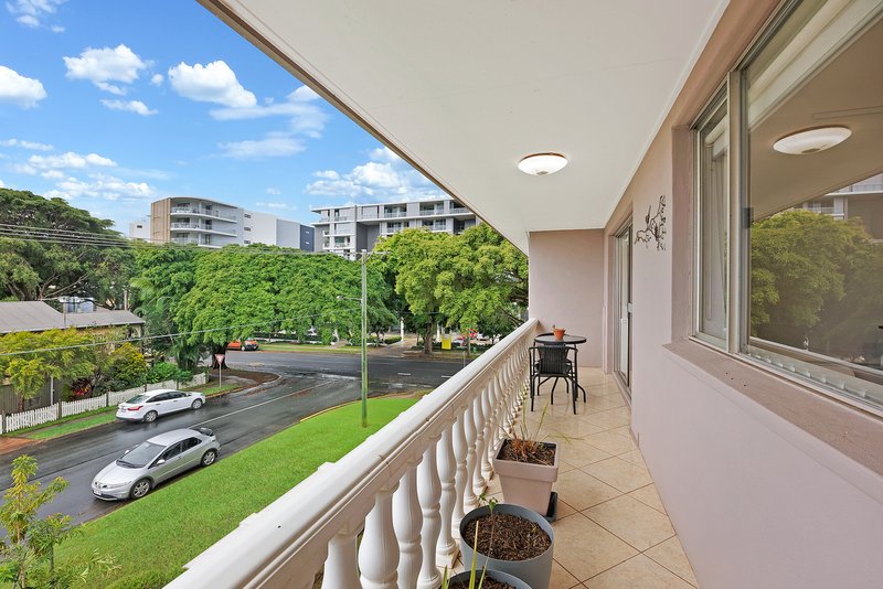 Photo - 5/11 Prince Edward Parade, Redcliffe QLD 4020 - Image 12