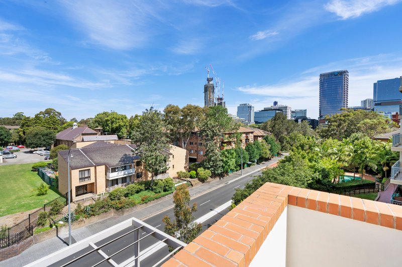 Photo - 51/18 Sorrell Street, Parramatta NSW 2150 - Image 2