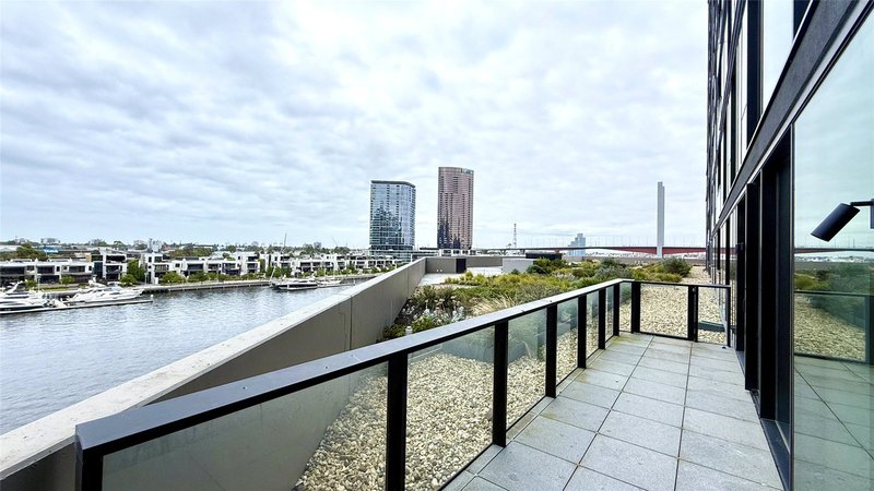 Photo - 511/915 Collins Street, Docklands VIC 3008 - Image 8