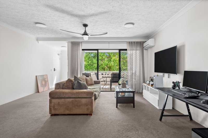 Photo - 5/12-14 Bradford Street, Labrador QLD 4215 - Image 2