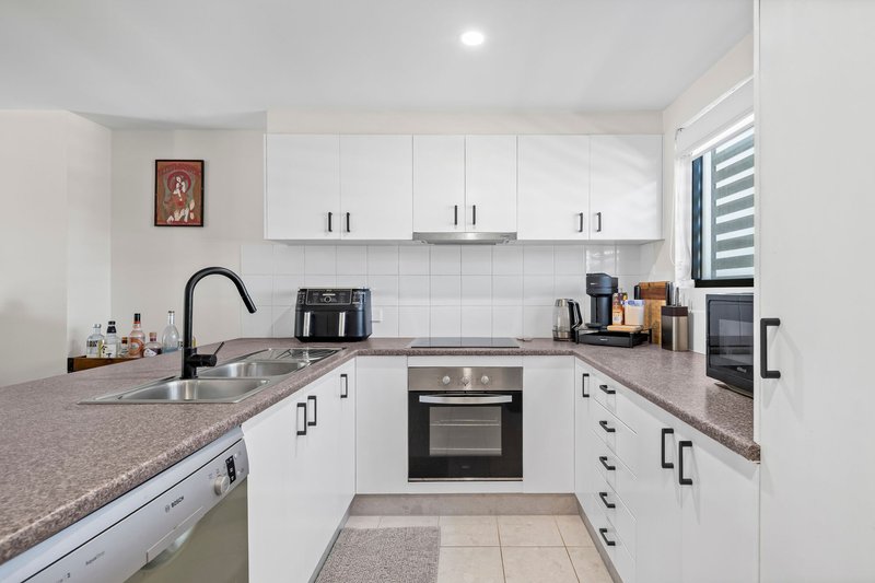 Photo - 5/12-14 Bradford Street, Labrador QLD 4215 - Image 4