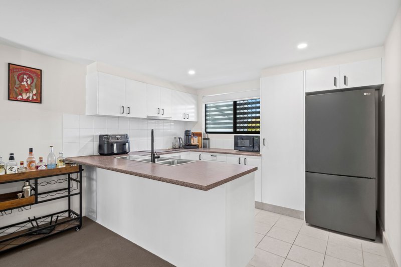 Photo - 5/12-14 Bradford Street, Labrador QLD 4215 - Image 5