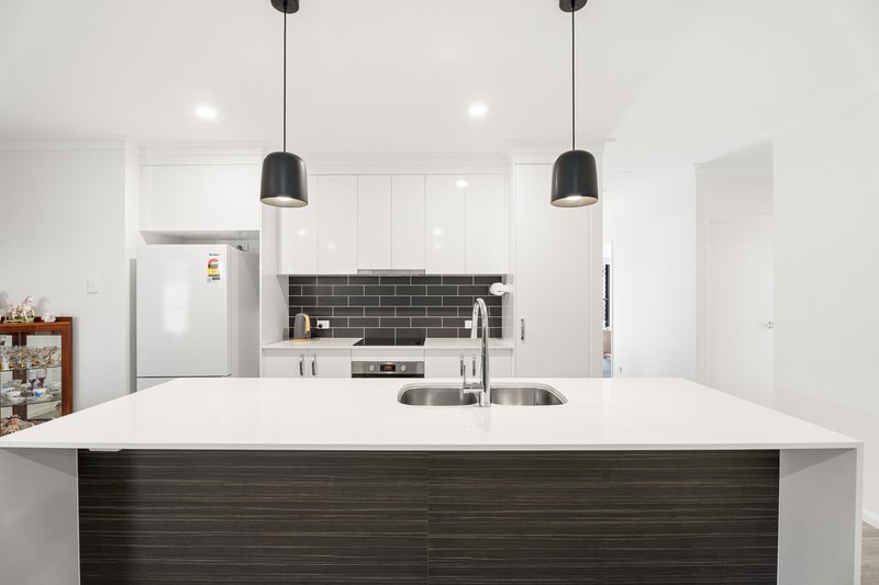 Photo - 5/12 Honiton Street, Torquay QLD 4655 - Image 2