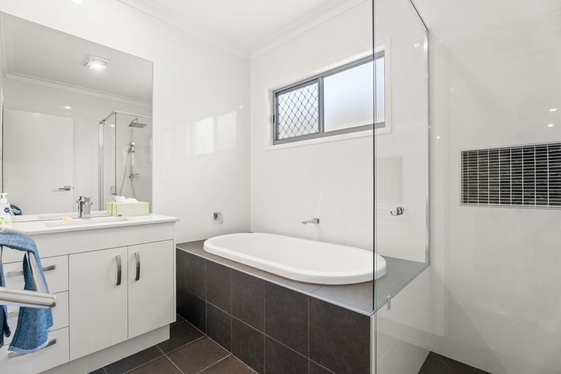 Photo - 5/12 Honiton Street, Torquay QLD 4655 - Image 10